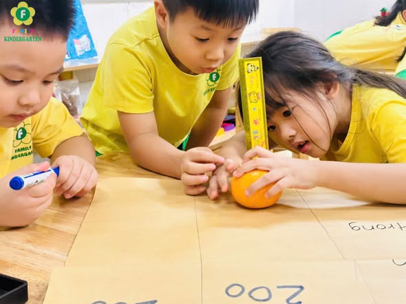 Khám phá quả cam — mỗi bạn một việc, cả lớp một hành trình — khoảnh khắc 3
